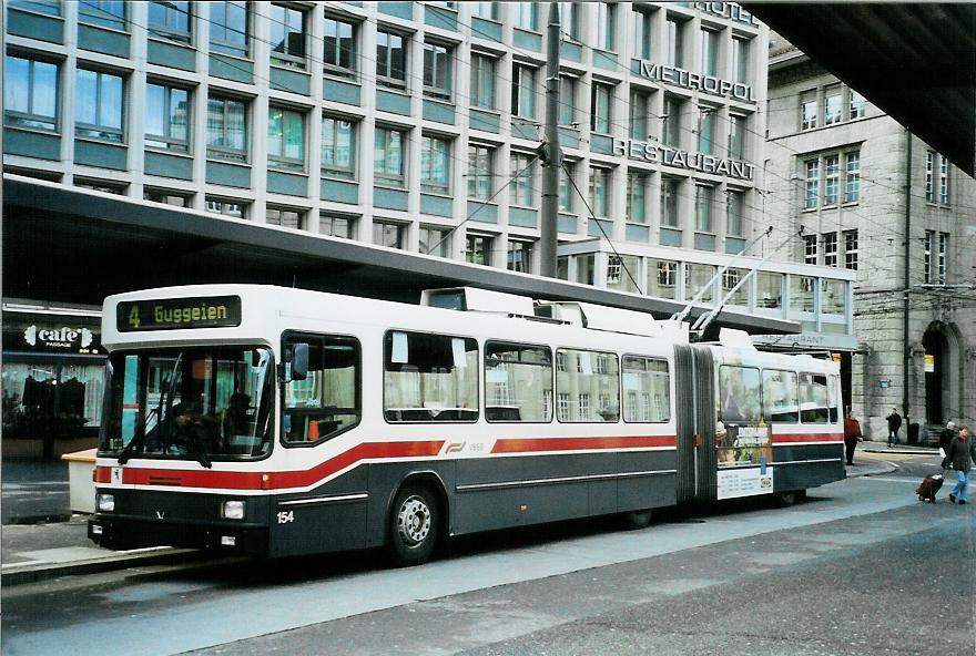 (105'826) - VBSG St. Gallen - Nr. 154 - NAW/Hess Gelenktrolleybus am 29. Mrz 2008 beim Bahnhof St. Gallen