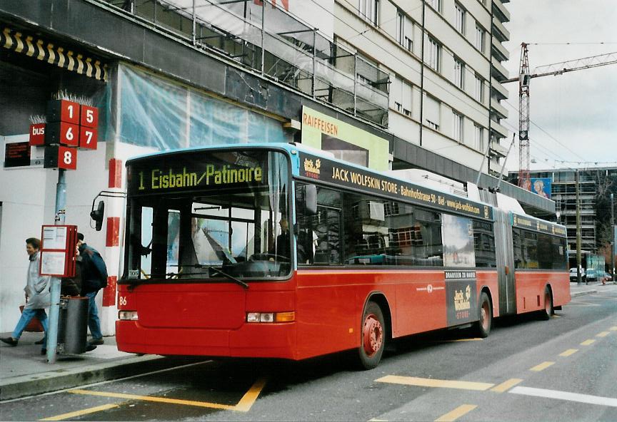 (106'432) - VB Biel - Nr. 86 - NAW/Hess Gelenktrolleybus am 14. April 2008 beim Bahnhof Biel