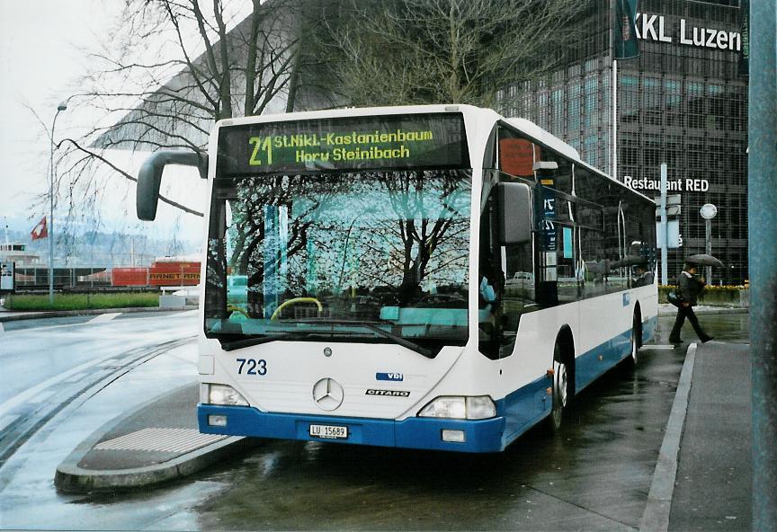 (106'527) - VBL Luzern - Nr. 723/LU 15'689 - Mercedes (ex Heggli, Kriens Nr. 723) am 15. April 2008 beim Bahnhof Luzern