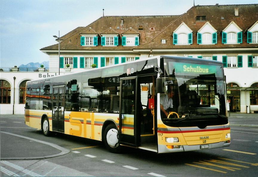 (107'104) - STI Thun - Nr. 117/BE 700'117 - MAN am 15. Mai 2008 beim Bahnhof Thun