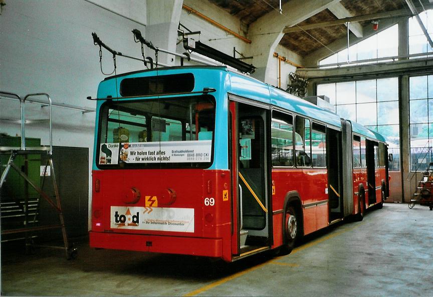 (107'701) - VB Biel - Nr. 69 - Volvo/R&J Gelenktrolleybus am 1. Juni 2008 in Biel, Depot