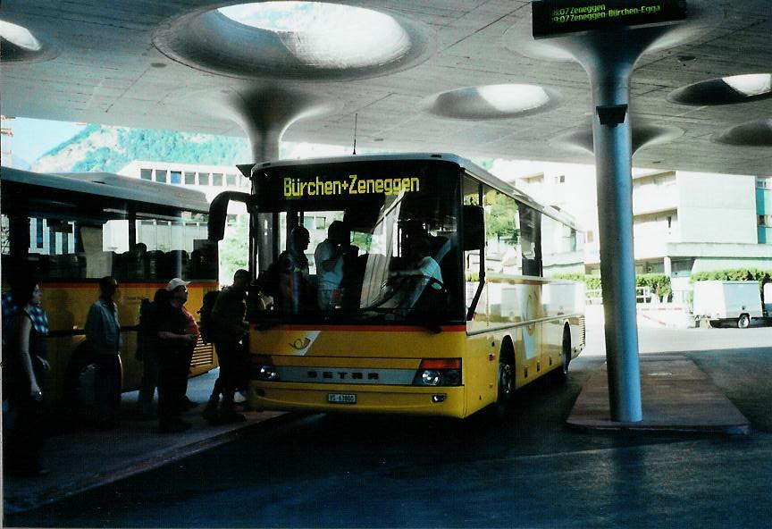 (108'006) - Autotour, Visp - VS 63'800 - Setra am 21. Juni 2008 beim Bahnhof Visp