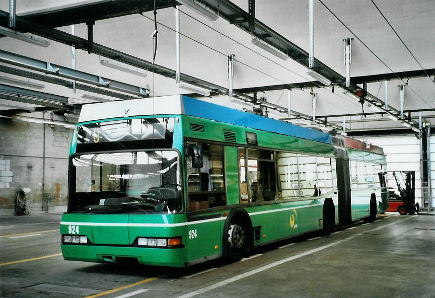 (108'902) - BVB Basel - Nr. 924 - Neoplan Gelenktrolleybus am 7. Juli 2008 in Basel, Garage Rankstrasse