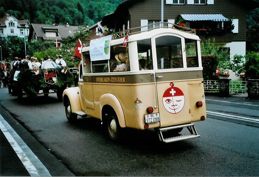 (109'816) - Aus dem Archiv: Balmer, Matten - BE 572'088 - Commer (ex Mder, Meiringen) am 1. August 2008 in Interlaken, 1. August-Umzug