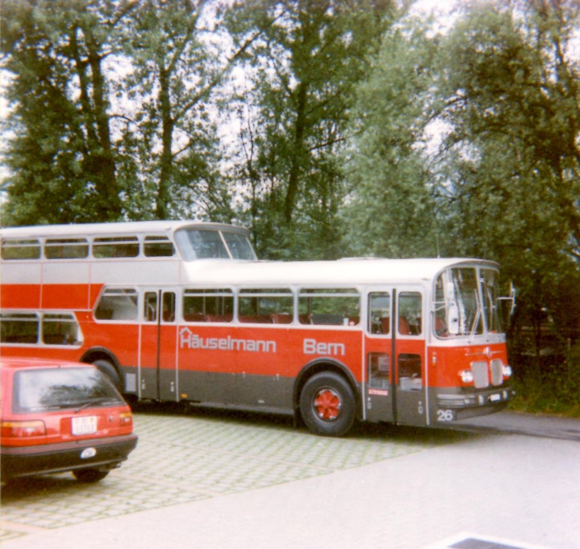 (11-08) - Aus dem Archiv: Huselmann, Bern - Nr. 26/BE 9475 - FBW/Vetter-R&J Anderthalbdecker (ex AFA Adelboden Nr. 9) am 23. Juli 1994 in Thun, Scherzligen/Schadau