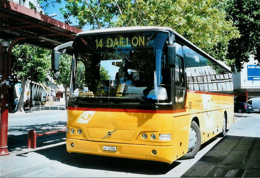 (110'013) - Evquoz, Erde - VS 81'888 - Volvo am 3. August 2008 beim Bahnhof Sion