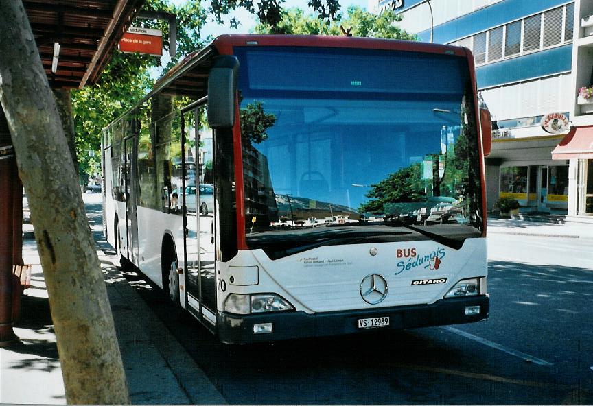 (110'020) - Lathion, Sion - Nr. 70/VS 12'989 - Mercedes am 3. August 2008 beim Bahnhof Sion