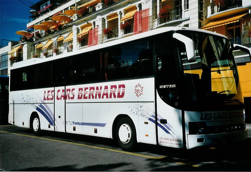 (110'206) - Bernard, Monthey - VS 21'189 - Setra am 10. August 2008 in Montreux, Bahnhoftreppe