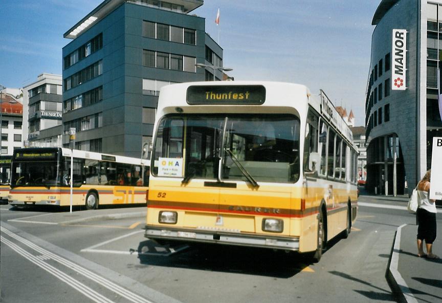 (110'520) - STI Thun - Nr. 52/BE 396'552 - Saurer/R&J am 29. August 2008 beim Bahnhof Thun