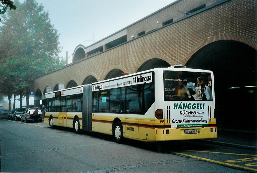 (111'334) - STI Thun - Nr. 85/BE 543'385 - Mercedes am 11. Oktober 2008 beim Bahnhof Mnsingen