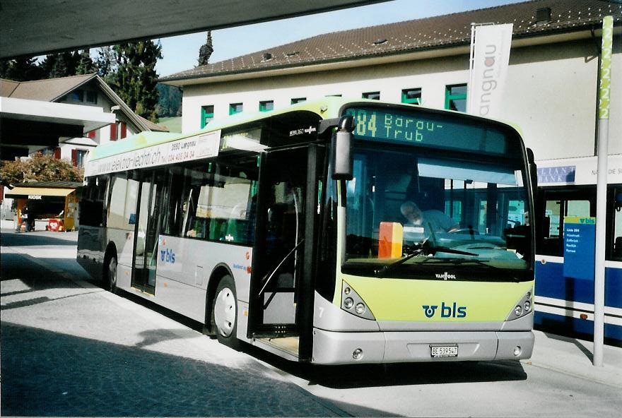 (111'412) - Busland, Burgdorf - Nr. 7/BE 539'547 - Van Hool am 11. Oktober 2008 beim Bahnhof Langnau