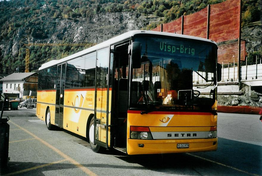 (111'435) - PostAuto Wallis - VS 241'979 - Setra am 12. Oktober 2008 beim Bahnhof Brig