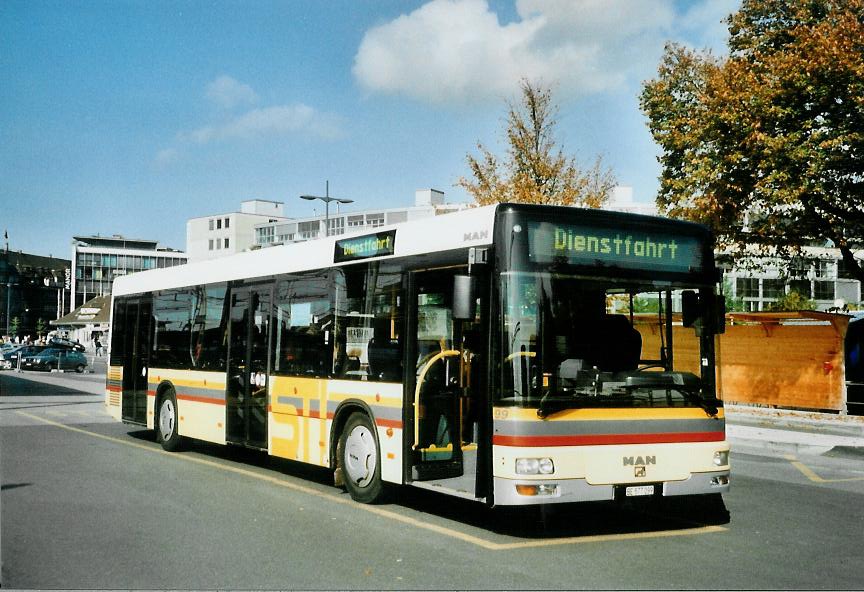 (111'634) - STI Thun - Nr. 99/BE 577'099 - MAN am 15. Oktober 2008 beim Bahnhof Thun (prov. Haltestelle)