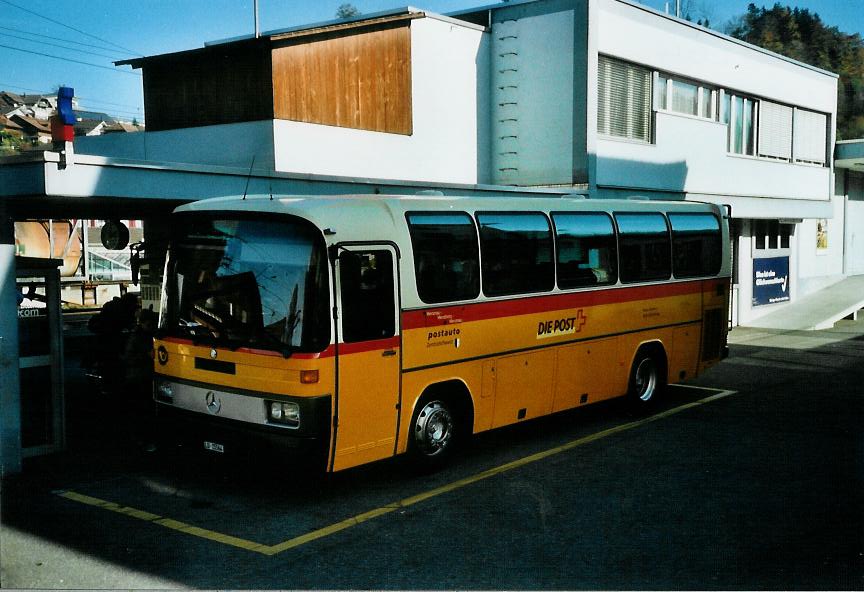 (111'723) - Bossert, Menzberg - LU 15'564 - Mercedes am 26. Oktober 2008 beim Bahnhof Menznau