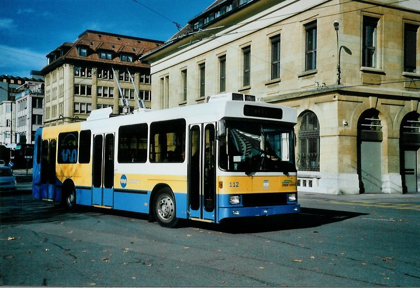 (112'025) - TC La Chaux-de-Fonds - Nr. 112 - NAW/Hess Trolleybus am 10. November 2008 beim Bahnhof La Chaux-de-Fonds