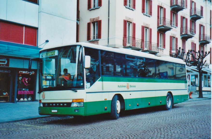 (112'402) - ABl Biasca - Nr. 1/TI 231'001 - Setra am 8. Dezember 2008 beim Bahnhof Bellinzona