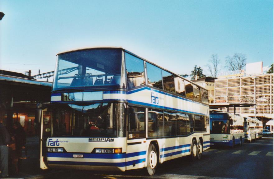 (112'407) - FART Locarno - Nr. 1/TI 69'101 - Neoplan (ex Nr. 101) am 8. Dezember 2008 beim Bahnhof Locarno