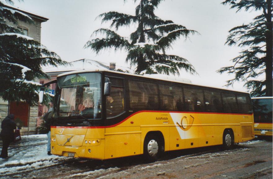 (112'724) - Pacciarelli, Grono - GR 56'523 - Volvo am 10. Dezember 2008 beim Bahnhof Bellinzona