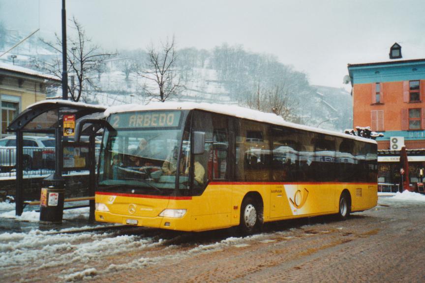 (112'725) - AutoPostale Ticino - TI 228'011 - Mercedes am 10. Dezember 2008 beim Bahnhof Bellinzona