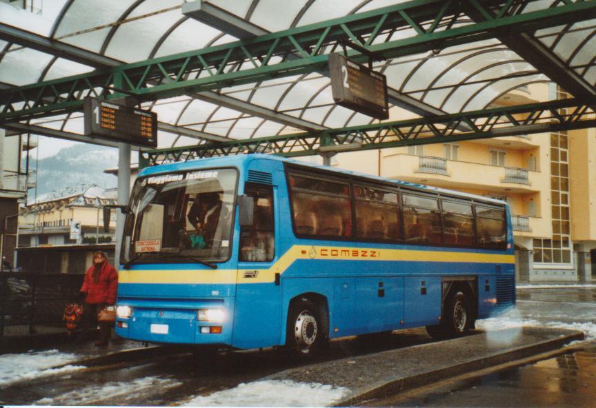 (112'811) - Comazzi, Bergomanero - Nr. 190/AD-240 CC - Renault am 11. Dezember 2008 beim Bahnhof Domodossola