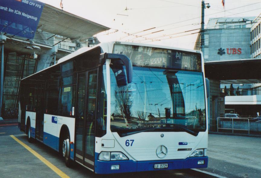 (113'419) - VBL Luzern - Nr. 67/LU 15'729 - Mercedes am 26. Dezember 2008 beim Bahnhof Luzern