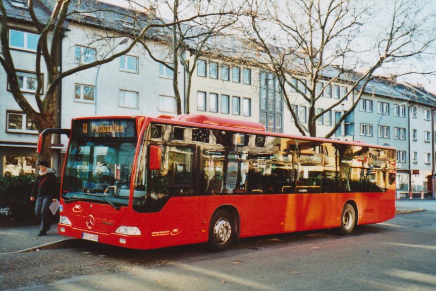 (113'521) - VAG Freiburg - Nr. 855/FR-SW 855 - Mercedes am 3. Januar 2009 in Freiburg, Siegesdenkmal