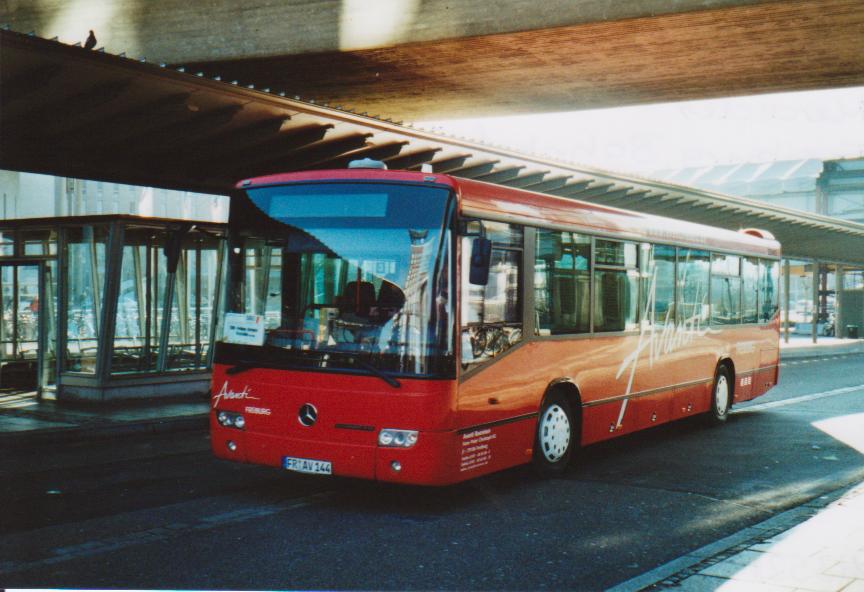 (113'528) - Avanti, Freiburg - FR-AV 144 - Mercedes am 3. Januar 2009 beim Bahnhof Freiburg