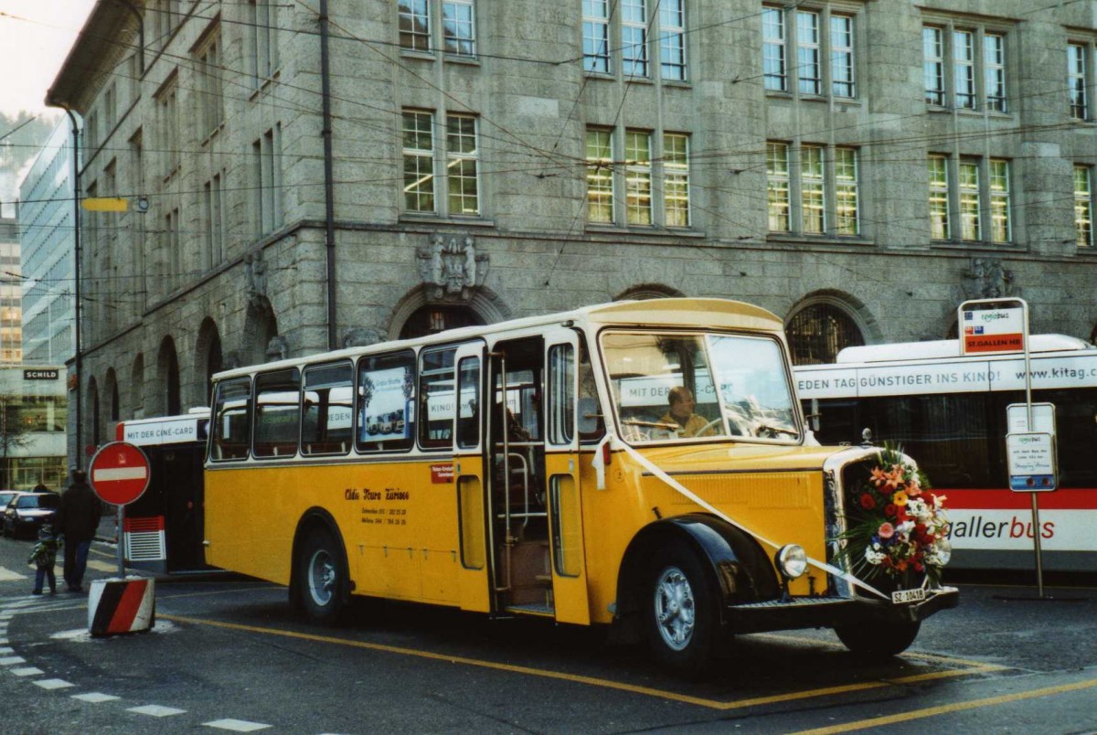 (113'912) - Oldie-Tours Zrisee, Wollerau - Nr. 2/SZ 10'418 - Saurer/R&J (ex Jaggi, Kippel Nr. 4) am 17. Januar 2009 beim Bahnhof St. Gallen