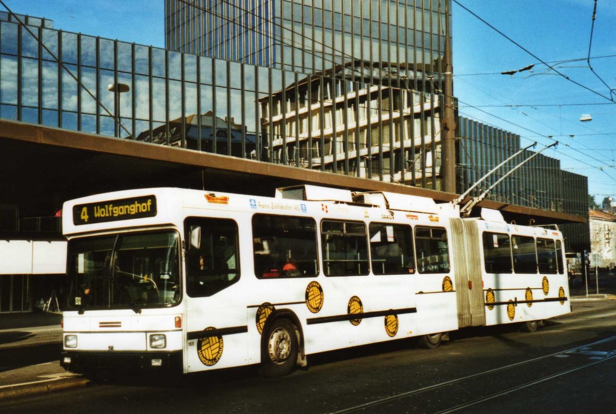 (113'920) - VBSG St. Gallen - Nr. 165 - NAW/Hess Gelenktrolleybus am 17. Januar 2009 beim Bahnhof St. Gallen