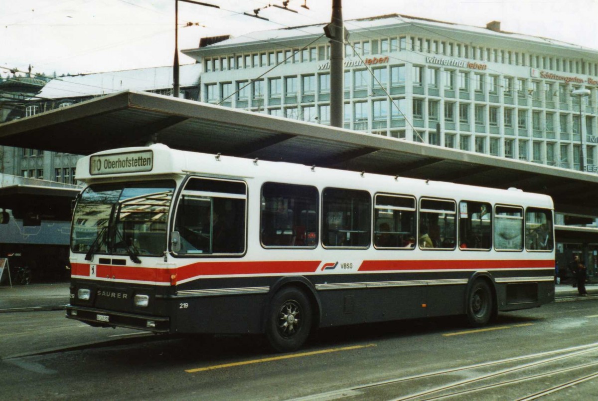 (114'002) - VBSG St. Gallen - Nr. 219/SG 198'219 - Saurer/Hess am 17. Januar 2009 beim Bahnhof St. Gallen