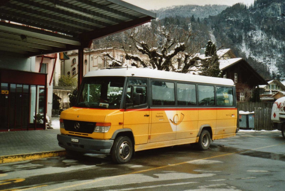 (114'412) - AVG Meiringen - Nr. 61/BE 422'461 - Mercedes/Kusters am 16. Februar 2009 in Meiringen, Postautostation