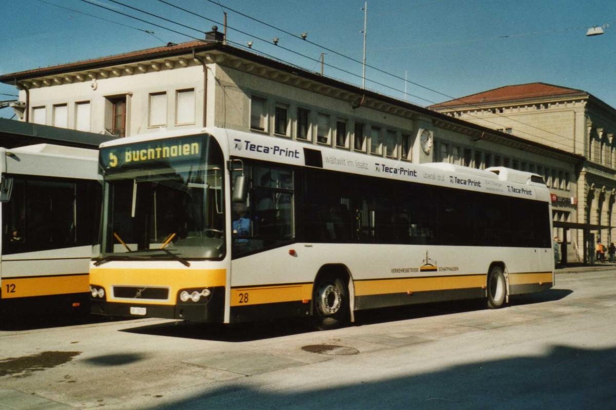 (114'533) - VBSH Schaffhausen - Nr. 28/SH 38'028 - Volvo am 18. Februar 2009 beim Bahnhof Schaffhausen