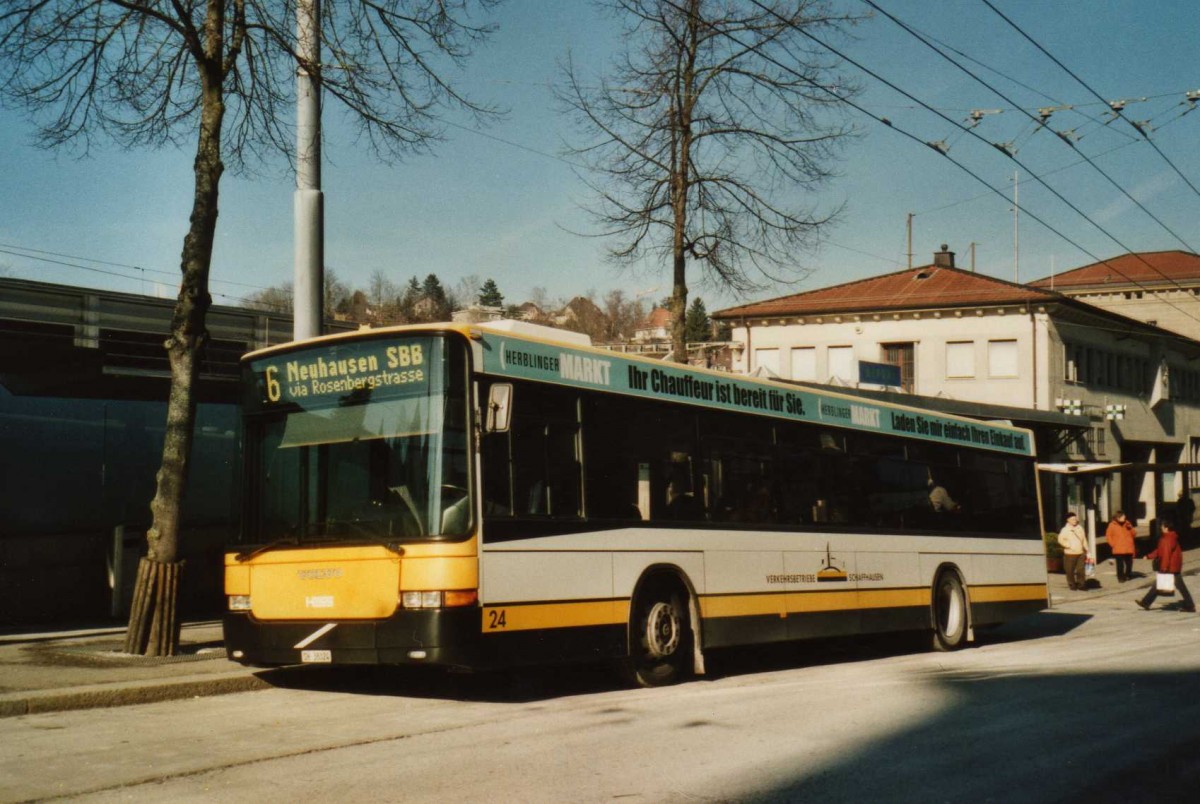 (114'606) - VBSH Schaffhausen - Nr. 24/SH 38'024 - Volvo/Hess am 18. Februar 2009 beim Bahnhof Schaffhausen