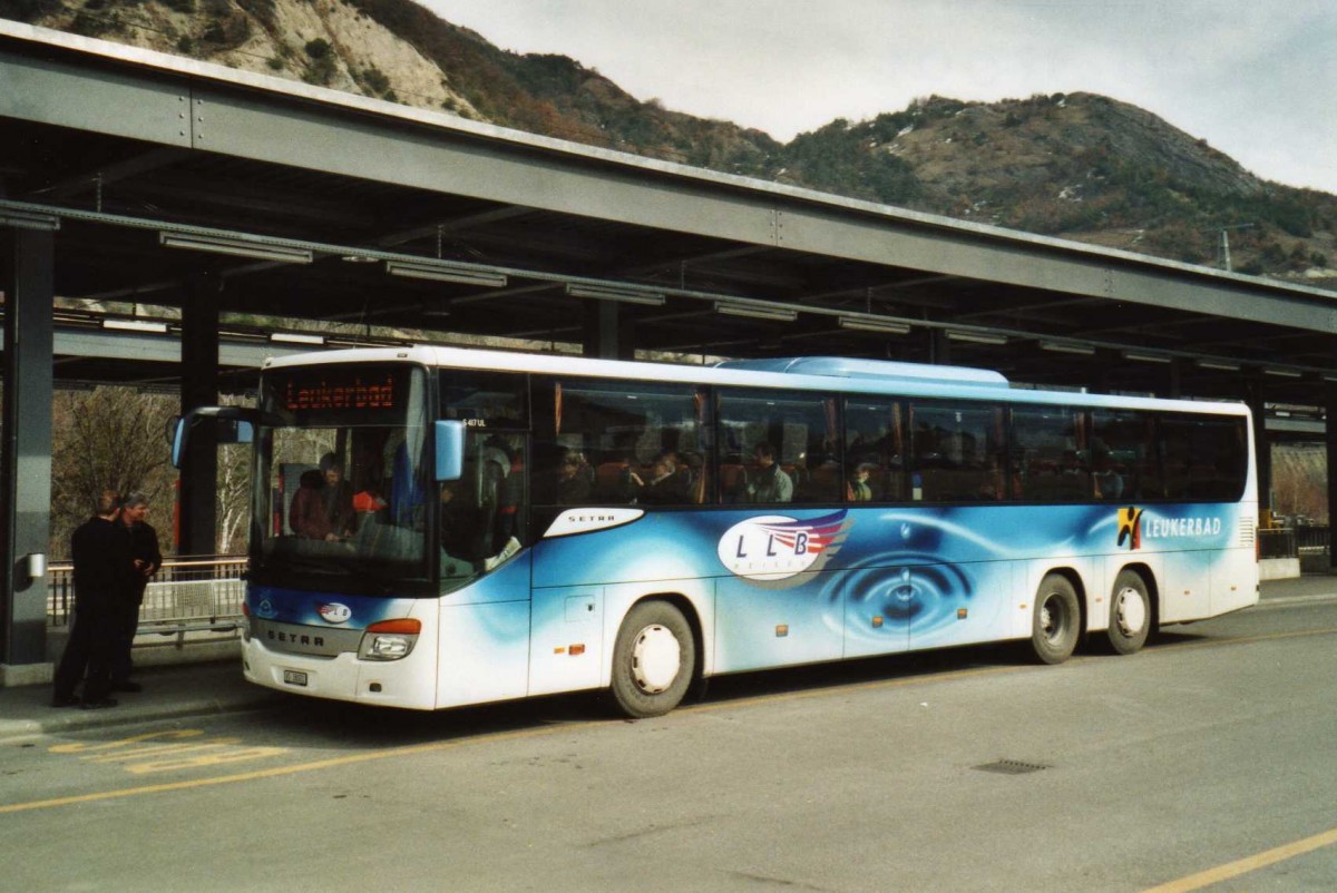 (114'630) - LLB Susten - Nr. 1/VS 38'001 - Setra am 1. Mrz 2009 beim Bahnhof Leuk