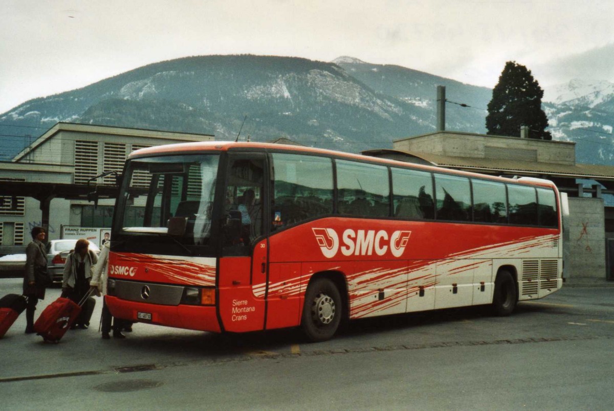 (114'631) - SMC Montana - Nr. 30/VS 48'730 - Mercedes am 1. Mrz 2009 beim Bahnhof Sierre