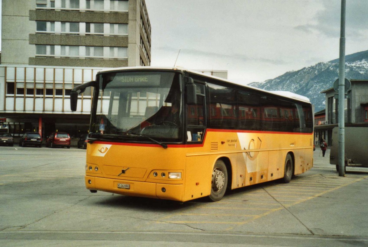 (114'635) - PostAuto Wallis - Nr. 16/VS 243'993 - Volvo (ex P 25'624) am 1. Mrz 2009 beim Bahnhof Sion