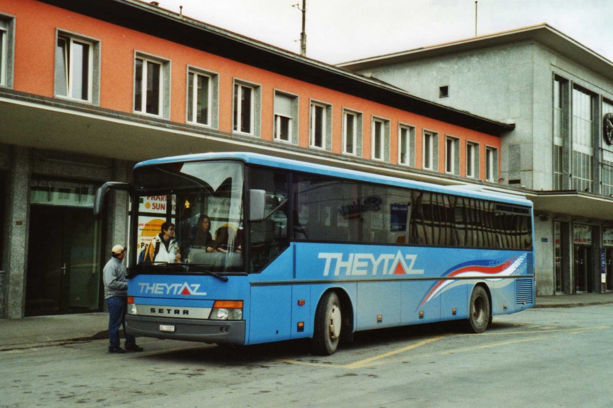 (114'703) - Theytaz, Sion - VS 11'007 - Setra am 1. Mrz 2009 beim Bahnhof Sion