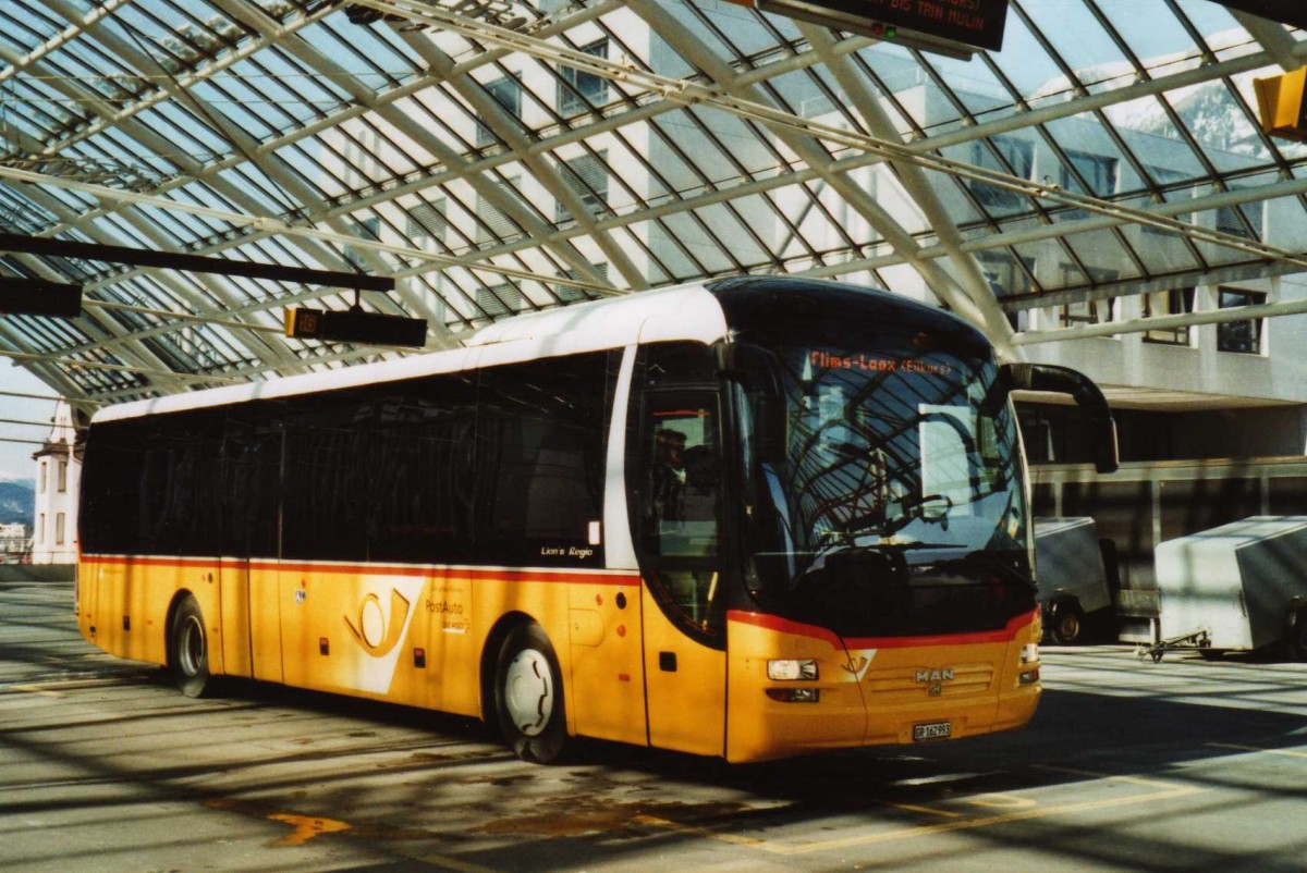 (115'102) - PostAuto Graubnden - GR 162'993 - MAN am 14. Mrz 2009 in Chur, Postautostation