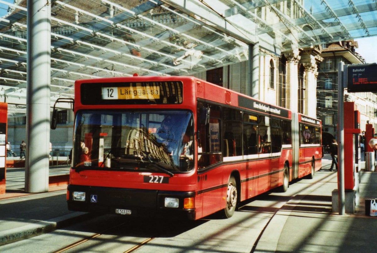 (115'208) - Bernmobil, Bern - Nr. 227/BE 513'227 - MAN am 16. Mrz 2009 beim Bahnhof Bern