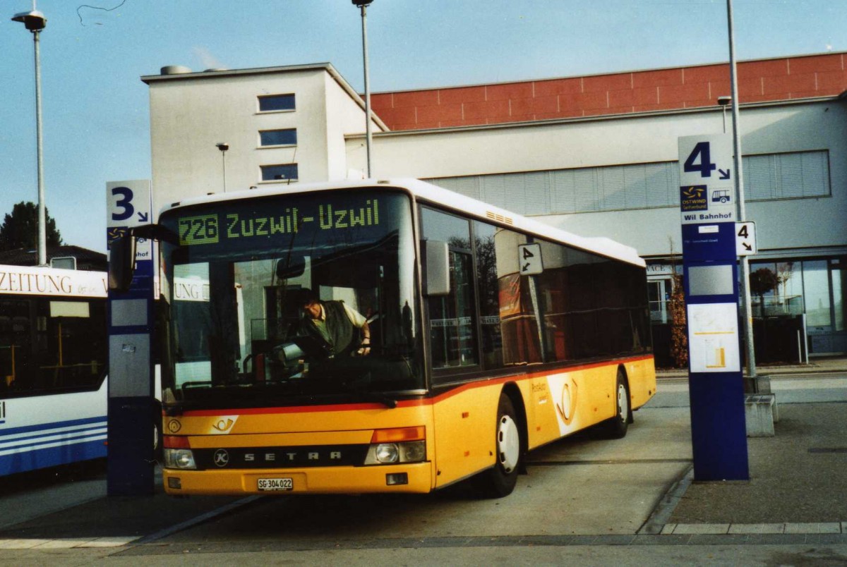 (115'329) - Schmidt, Jonschwil - SG 304'022 - Setra (ex Casutt, Gossau; ex PostAuto St. Gallen-Appenzell; ex P 25'802) am 18. Mrz 2009 beim Bahnhof Wil 