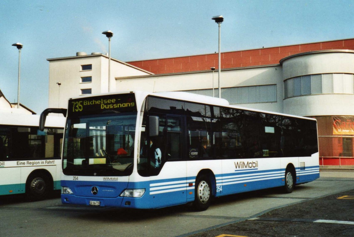 (115'335) - WilMobil, Wil - Nr. 254/SG 164'719 - Mercedes am 18. Mrz 2009 beim Bahnhof Wil