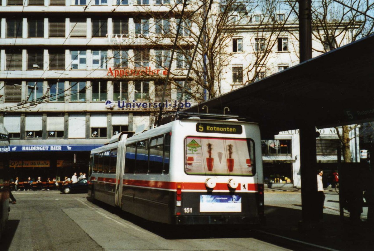 (115'432) - VBSG St. Gallen - Nr. 151 - NAW/Hess Gelenktrolleybus am 18. Mrz 2009 beim Bahnhof St. Gallen