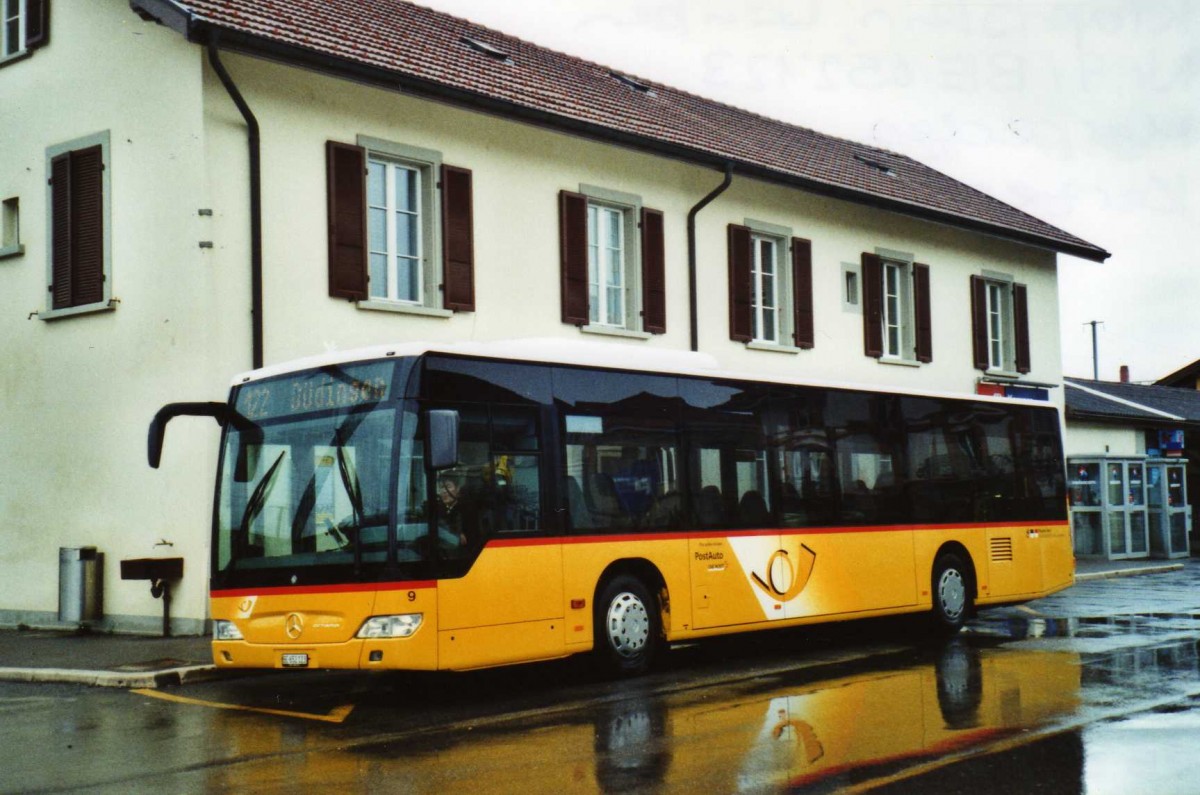 (115'512) - Klopfstein, Laupen - Nr. 9/BE 652'123 - Mercedes am 28. Mrz 2009 beim Bahnhof Kerzers