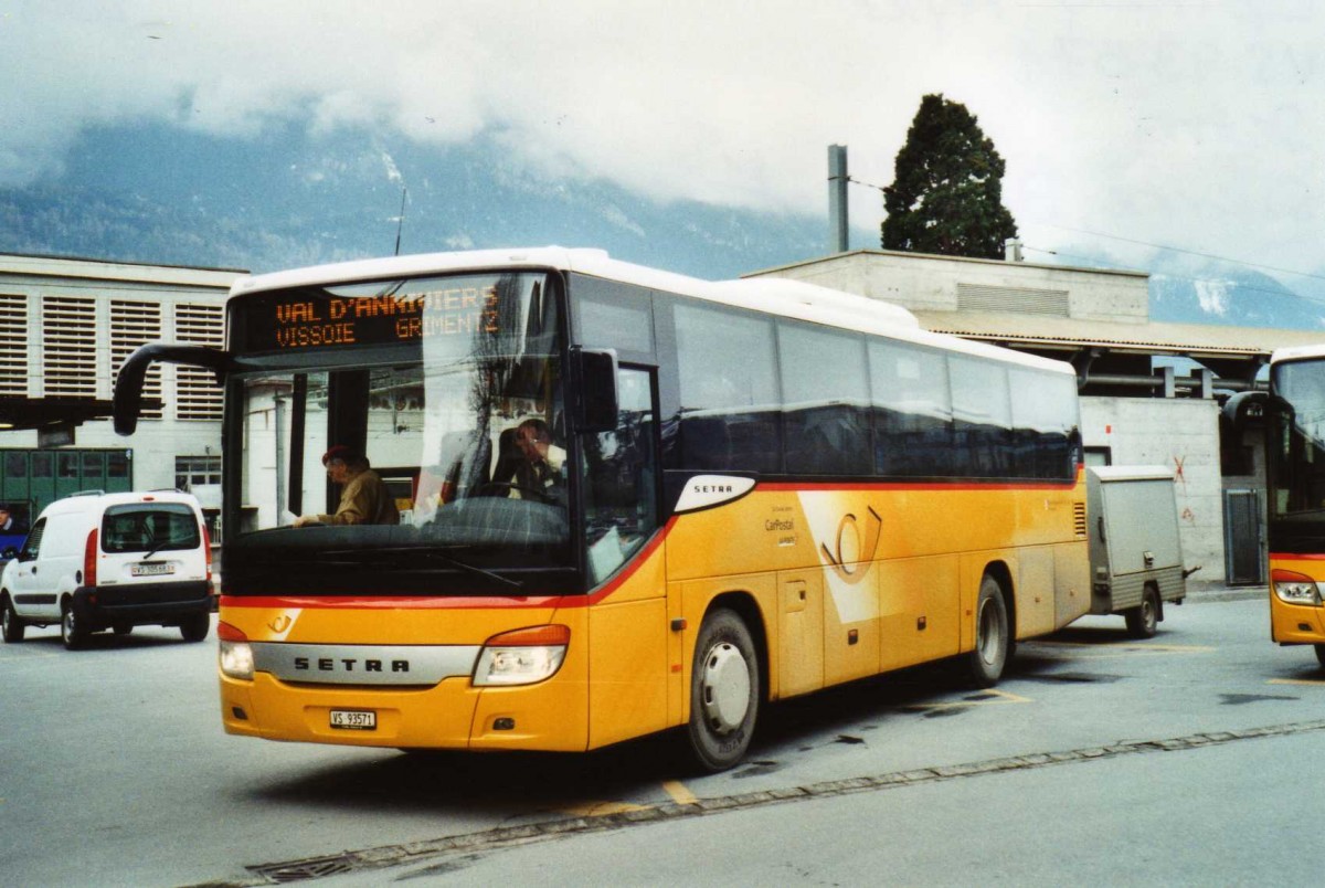 (115'534) - Epiney, Ayer - VS 93'571 - Setra am 30. Mrz 2009 beim Bahnhof Sierre