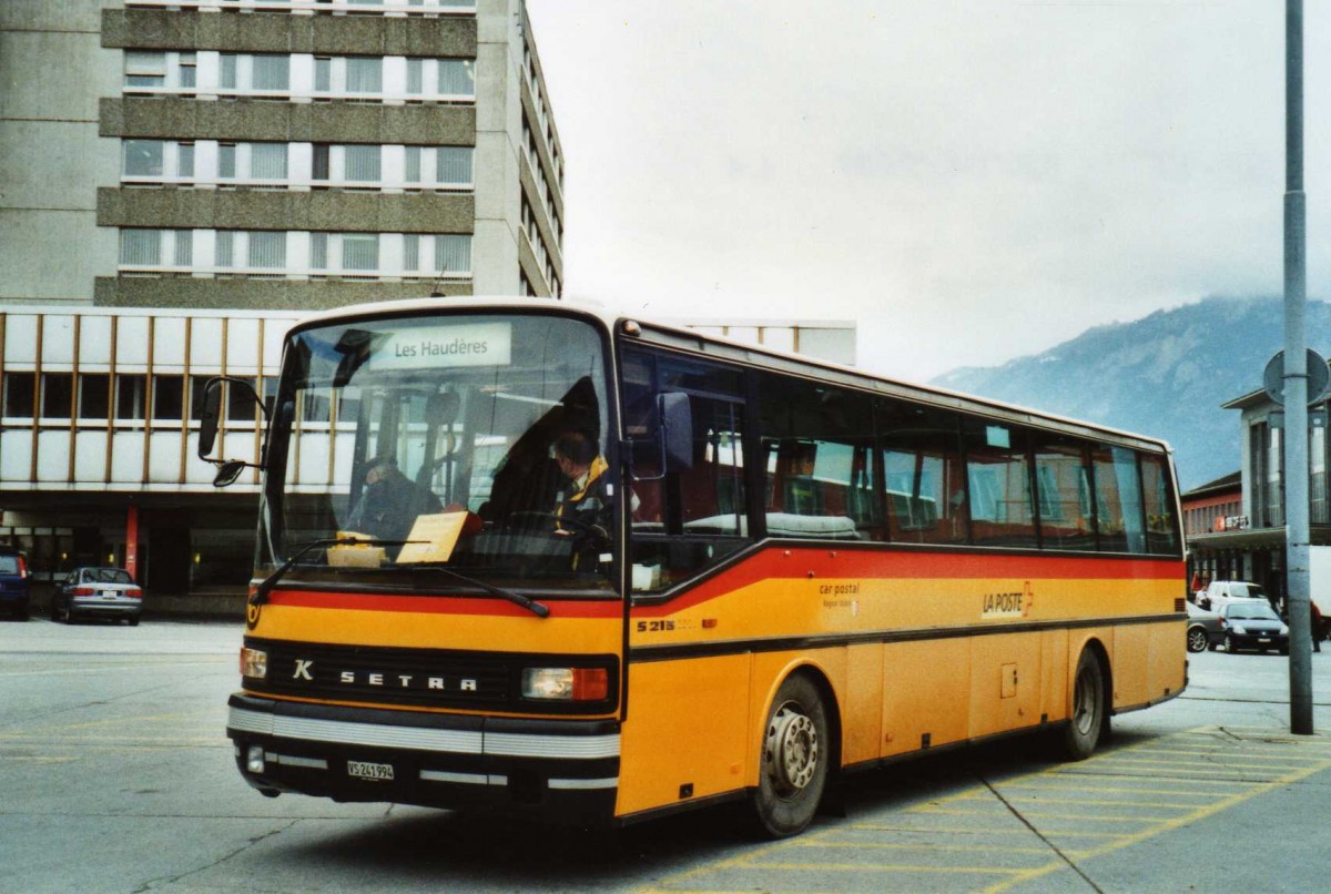 (115'609) - PostAuto Wallis - Nr. 8/VS 241'994 - Setra (ex P 25'058) am 30. Mrz 2009 beim Bahnhof Sion