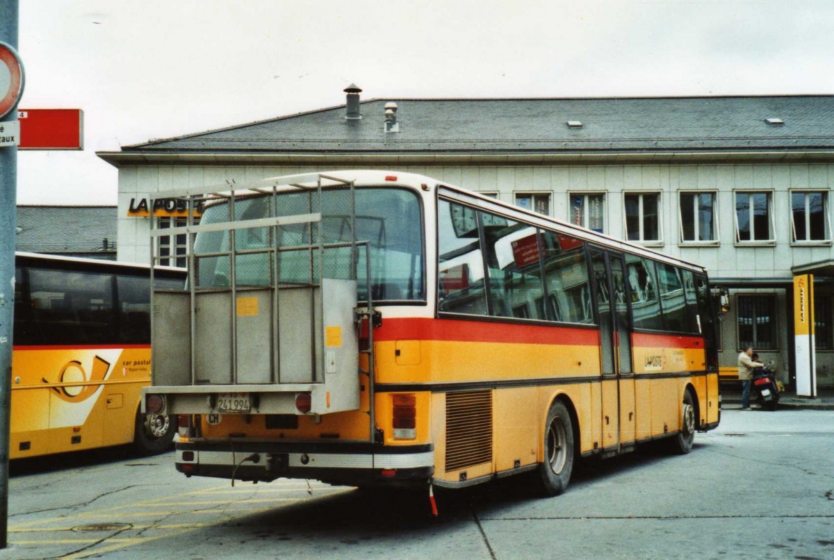 (115'612) - PostAuto Wallis - Nr. 8/VS 241'994 - Setra (ex P 25'058) am 30. Mrz 2009 beim Bahnhof Sion