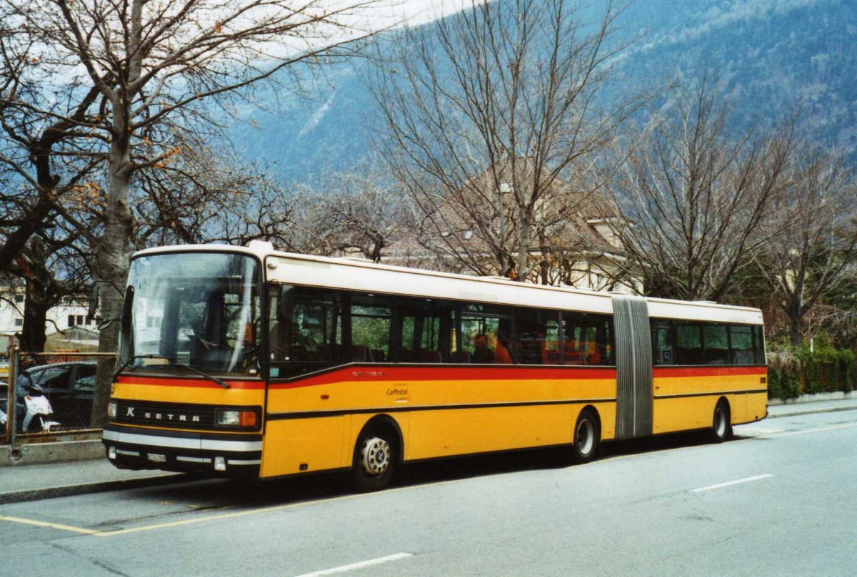 (115'619) - PostAuto Wallis - Nr. 12/VS 241'998 - Setra (ex P 27'802) am 30. Mrz 2009 beim Bahnhof Martigny