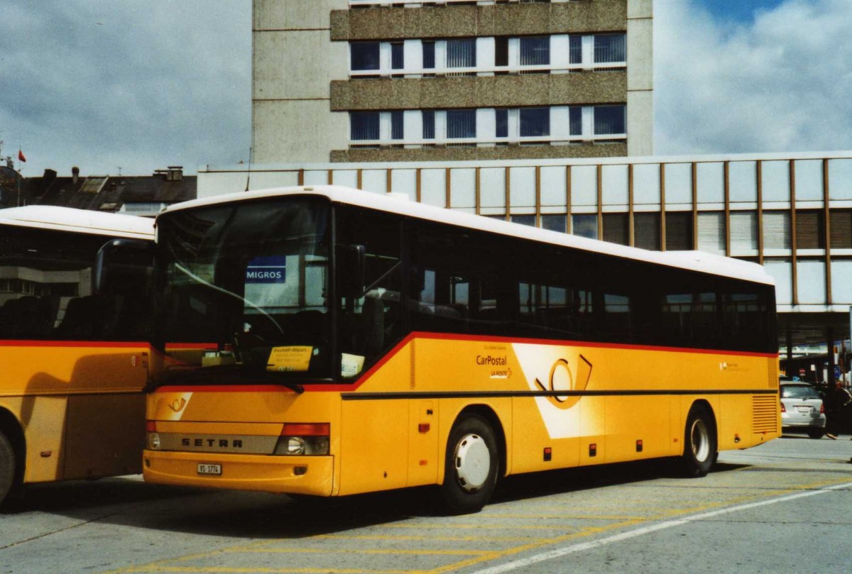 (115'630) - Constantin, Arbaz - VS 1774 - Setra am 30. Mrz 2009 beim Bahnhof Sion