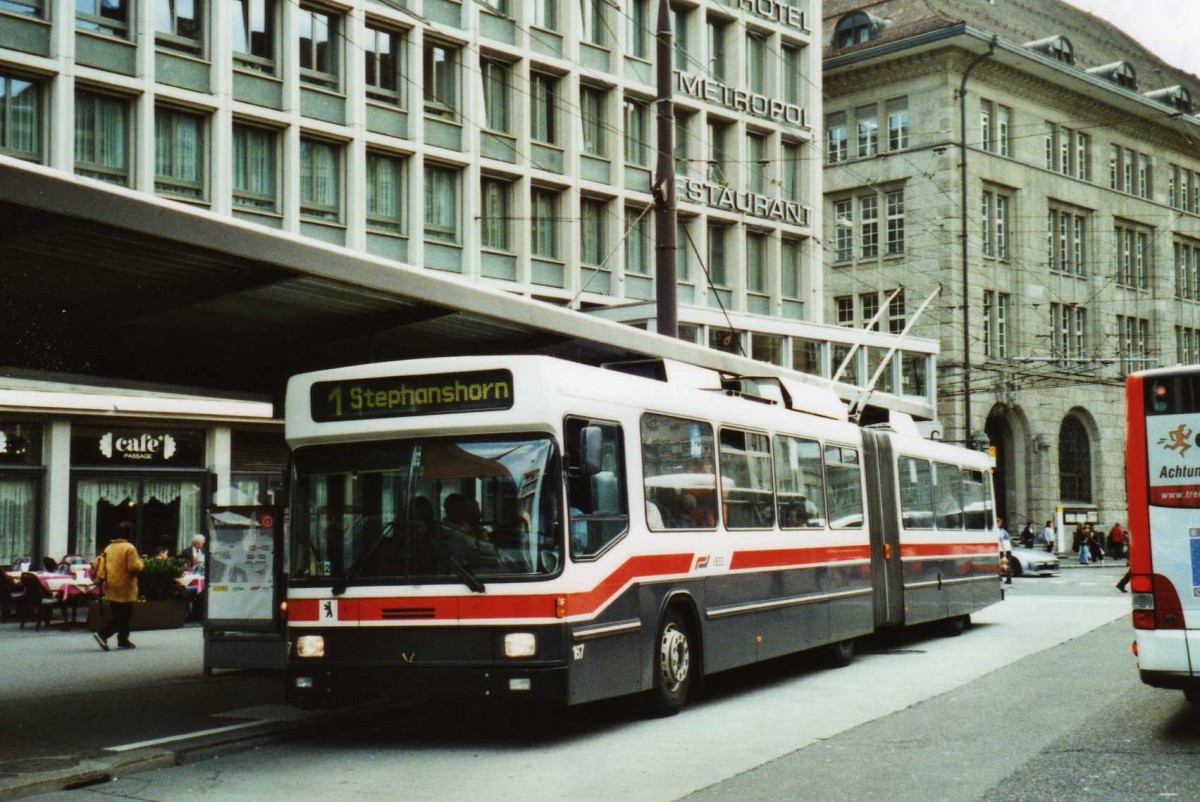 (116'018) - VBSG St. Gallen - Nr. 167 - NAW/Hess Gelenktrolleybus am 22. April 2009 beim Bahnhof St. Gallen