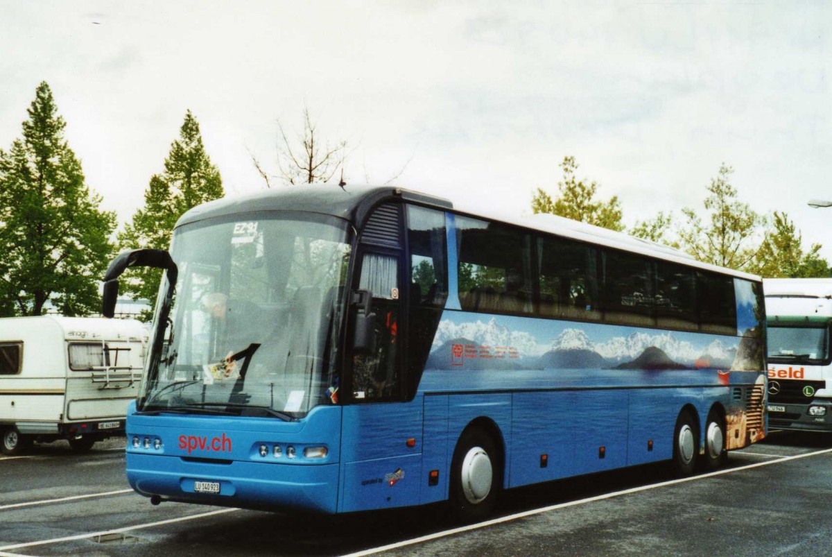 (116'213) - Hfliger, Sursee - Nr. 91/LU 140'923 - Neoplan am 29. April 2009 in Thun, Seestrasse